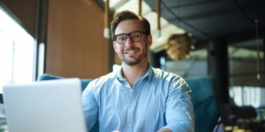 Man met laptop